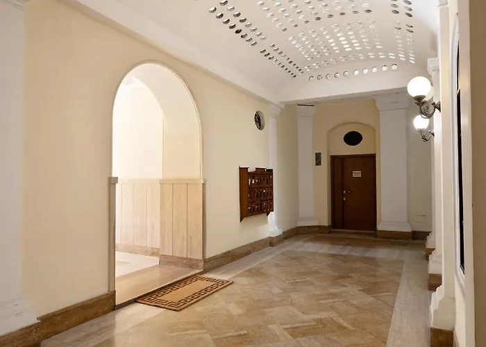 Colosseo House 4*